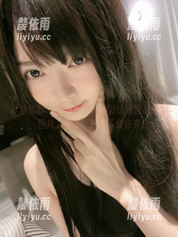 泳池边的51酱，水波的反射比我脸皮还厚，图片太诱惑，赶紧下载保存！
