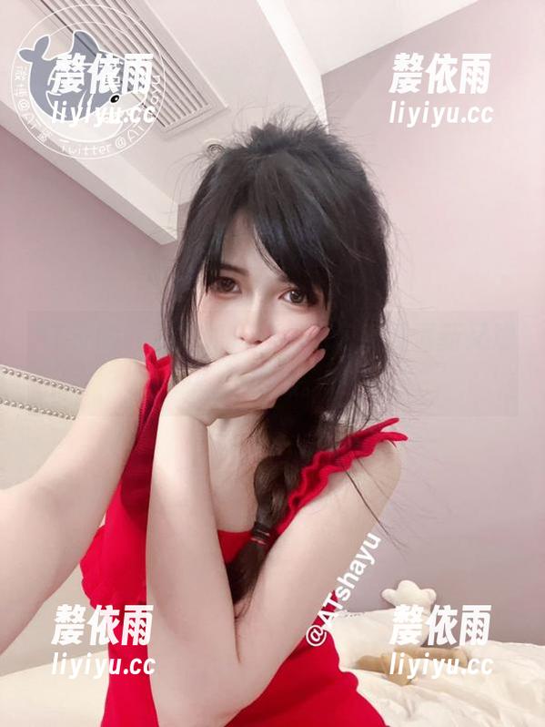 AT鲨 AT鲨的私房系列,纯白图包,既清新又难免枯燥。