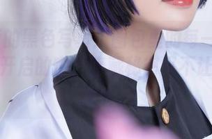 Azami的黑色写真：图包里的每一帧都像一扇微开启的窗，暗藏秘密又不让人全然知晓。