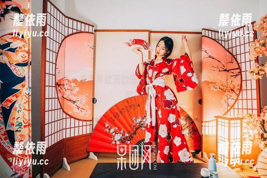 GIRLT果团网 - 看看黄歆苑的图包，这个JK造型太让人意外了吧！