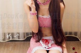 QingDouKe青豆客 – 我甚至觉得这王婉悠婚纱全套图包里藏了些什么，小心思玩得不错呀。