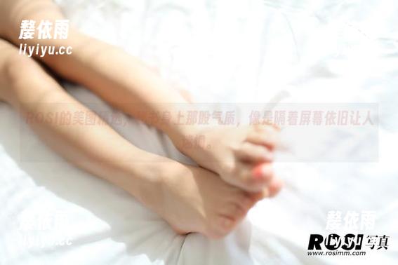 ROSI的美图精选，秘书身上那股气质，像是隔着屏幕依旧让人迷惘。