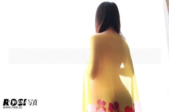 ROSI写真 不拘一格的ROSI睡衣写真,在线随时解锁你的内心