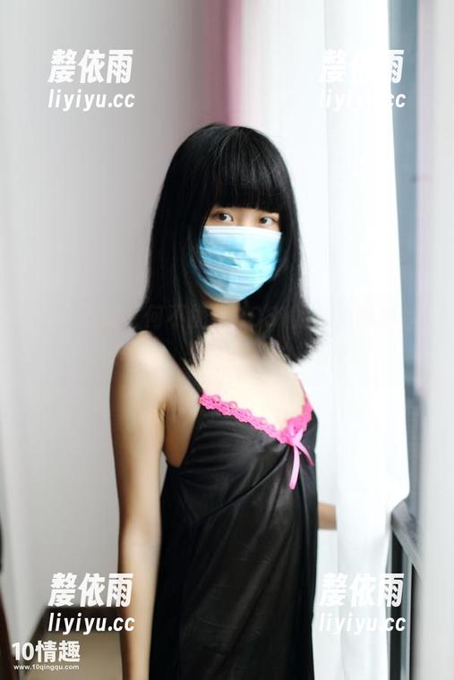 ROSI口罩 人生苦短,何不拥抱ROSI的长筒黑色丝袜写真,来点甜蜜的扭曲?