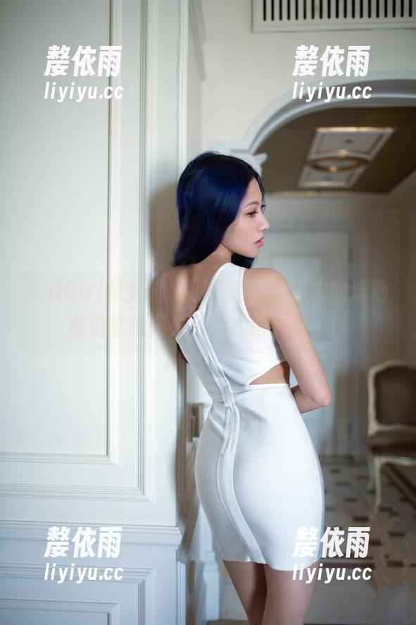 TuiGirl推女郎 - 别眨眼，赵惟依的泳池高清壁纸要来了，水面太美了！