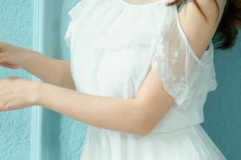 UGirls尤果网 – 小潘鼠和她的双人定制，乍一看就有种邻家小妹的气息，图片好到怀疑人生。