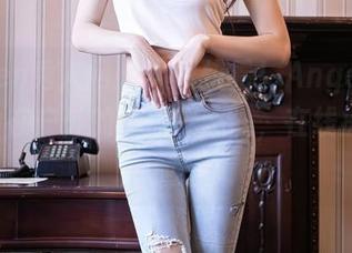 Xiuren秀人网 – 大家快看！AngelaLee李玲在户外的“原生态”，在线抓拍不放过