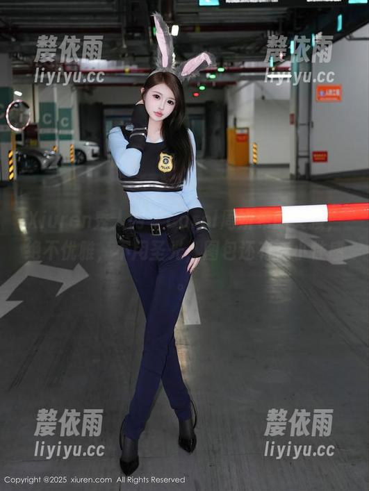 Xiuren秀人网-Carol周妍希 Xiuren秀人网 - Carol周妍希的女孩,绝不优雅,不用圣光,图包还有点小性感。