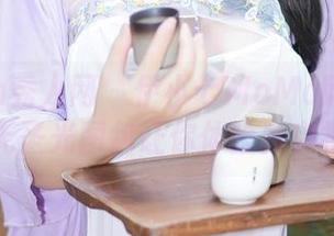 Xiuren秀人网 – 伊小七MoMo眼镜挑战：无圣光图包让你体验真实视界
