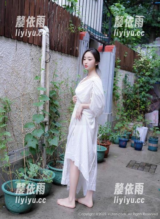 Xiuren秀人网-卡卡酱 Xiuren秀人网 - 卡卡酱的黑白选择,特别的无色,但却满是情绪