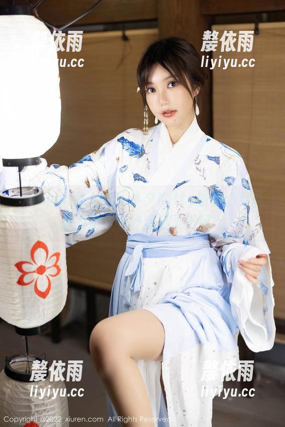 Xiuren秀人网 - 小夕Kitty图包：穿礼服的她，一秒变成了王妃？