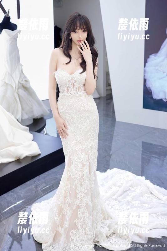 Xiuren秀人网-小魔女奈奈 Xiuren秀人网 - 晚上的光影,小魔女奈奈与她的长腿图集分享:是不是有点迷?