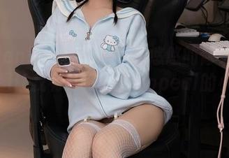 Xiuren秀人网 – 看到林悠悠的修女私拍，原图让我有种很想抄appeal的小冲动。