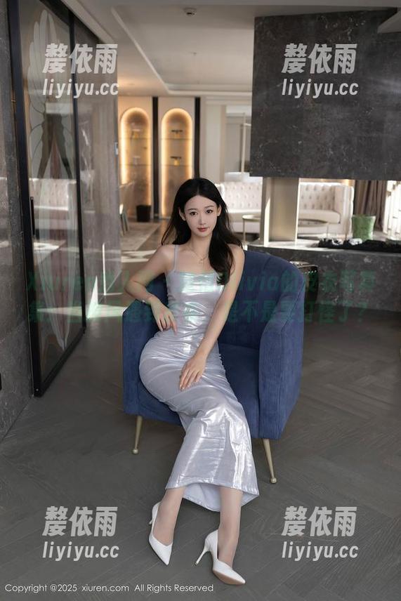 Xiuren秀人网-楚恬Olivia Xiuren秀人网 - 楚恬Olivia的皮衣写真集:当披风遇到皮衣,是不是要打怪了?