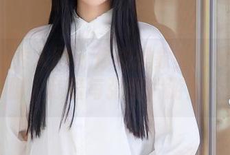 Xiuren秀人网 – 你能想象美七Mia的美脚，随着每张图片游走？