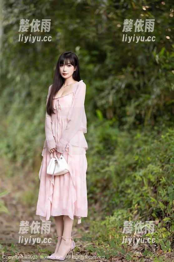 Xiuren秀人网-陆萱萱cecillia Xiuren秀人网 - 当陆萱萱cecillia对着镜头施展透明魔法,高清美图显现出不解之谜,来一波哲学讨论?