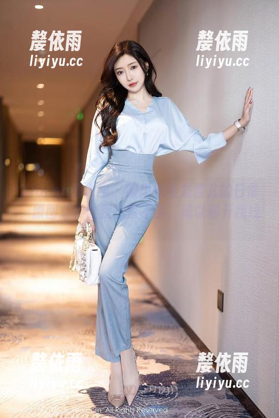 Xiuren秀人网-龙雪儿 Xiuren秀人网 - 眼里藏着龙雪儿的日常,原图总能让我忍俊不禁,难以移开视线。