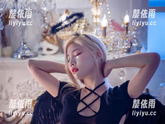 在Yebin(전예빈)的照片里，吊带可能会有自己的思想
