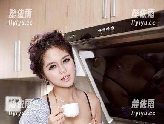 YouWu尤物馆-陆萱萱Cecilia YouWu尤物馆 - 看这张原图,陆萱萱Cecilia的豹纹就像她的个性,毫不遮掩。