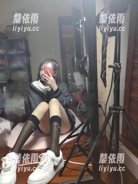 YuYu超甜丫 微密圈 - YuYu超甜丫的比基尼秀,观看中让我不自觉停下手里的工作。