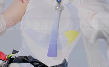 ZinieQ全套泳池深潜，除了浪花别的都没捞上来…