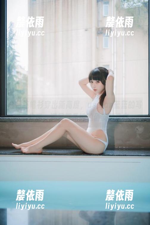 usejan蓝蓝 白色连帽衫穿出新高度,usejan蓝蓝的写真集分享,满屏都是她的俏皮与自在。