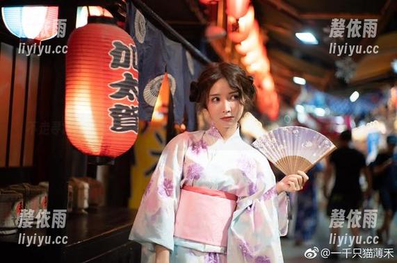 不走寻常路的兔女郎，一千只猫薄禾的私房美图，轻轻挑动心弦。
