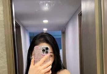 微密圈 – 渔网丝袜？不爱笑的赛琳在高清写真里给西服增加了一点不经意的性感！