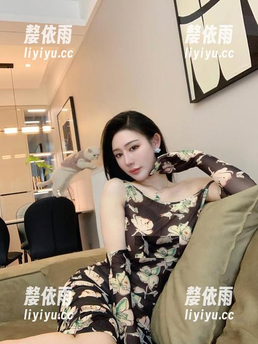 微密圈 - 不爱笑的赛琳的高清图集，心？我只看到了画面里的光影啊！