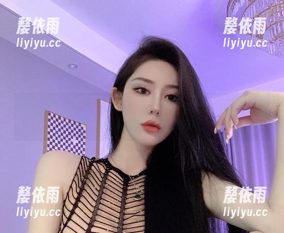 微密圈 - 不爱笑的赛琳私房里的双马尾，唉，怎么能把活力青春展现得那么好呢？