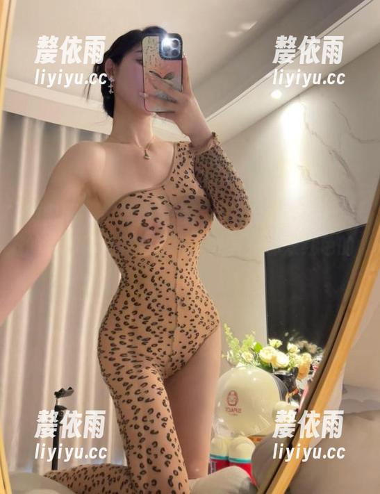 不爱笑的赛琳 微密圈 - 等等,这套高跟鞋合集,不爱笑的赛琳你是真有勇气,尤其是那双红色的!