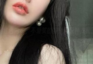 微密圈 – 精选红色内衣，不爱笑的赛琳用眼神支配了整个画面！