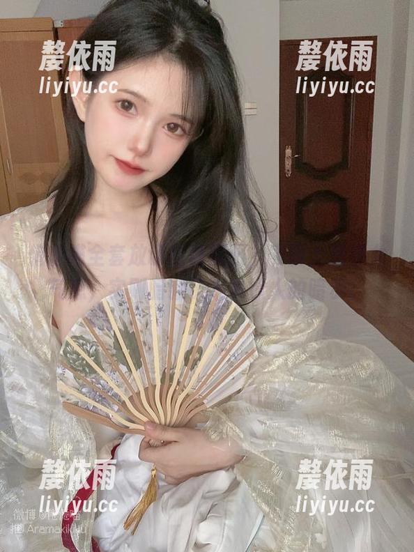 倦倦喵全套放课后体操服，表面上是少女气息，实则暗藏了太多撩人的暗示。