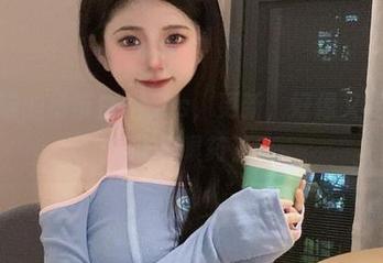 倦倦喵的吊带白丝cos，更新，好像又要给小猫咪们喂药了？
