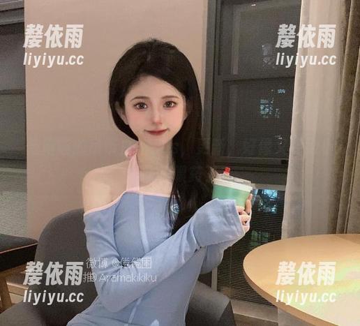倦倦喵的吊带白丝cos，更新，好像又要给小猫咪们喂药了？