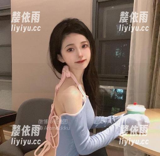 倦倦喵 倦倦喵与女同事原图——原来工作是偶然的,偷偷拍照才是本职工作!没错