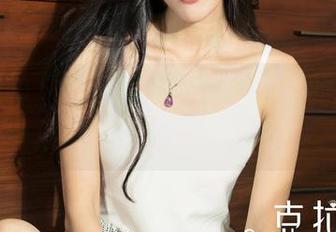 克拉女神 – 吕佳的裸足，不经意的撩人？原图和下载等你来拿！