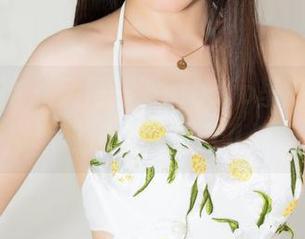 克拉女神 – 又是一波studio里的更新，舒彤驾驭这套装有点儿惊艳。