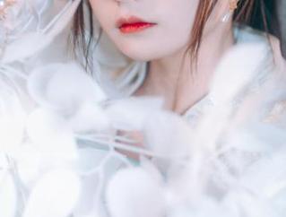 兔子Zzz不吃胡萝卜拍了张黑夜里的红玫瑰的所谓写真套图长啥样？