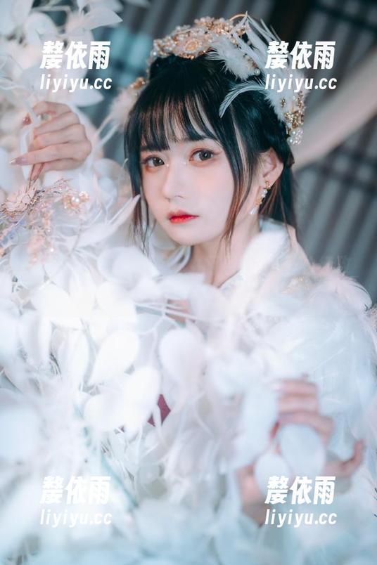 兔子Zzz不吃胡萝卜 兔子Zzz不吃胡萝卜拍了张黑夜里的红玫瑰的所谓写真套图长啥样?