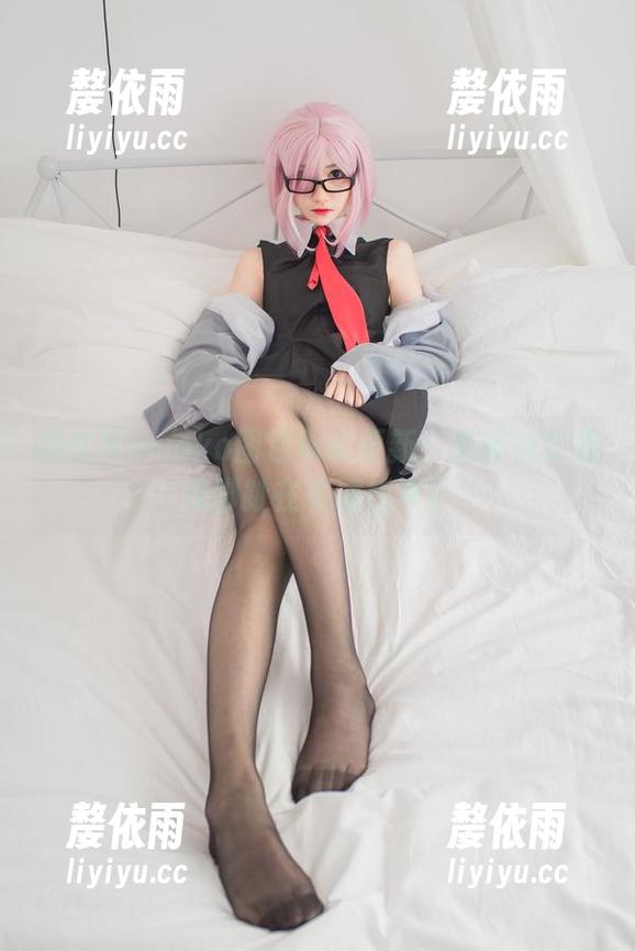 南桃Momoko图包承认更新：美脚其实是用脚趾在表演相声？