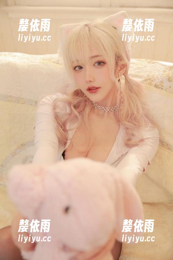 啾小妍 听说啾小妍的金发芭比能自带人气,这张作品图片直接打爆我的点赞心!