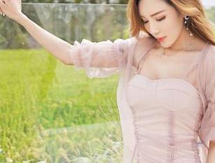 嗲囡囡 – 姐姐的每一帧江念鱼写真，都藏着些小心思。