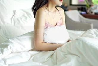 嗲囡囡 – 美图大赏：看陈雅漫VICKY在红裙中的颜值