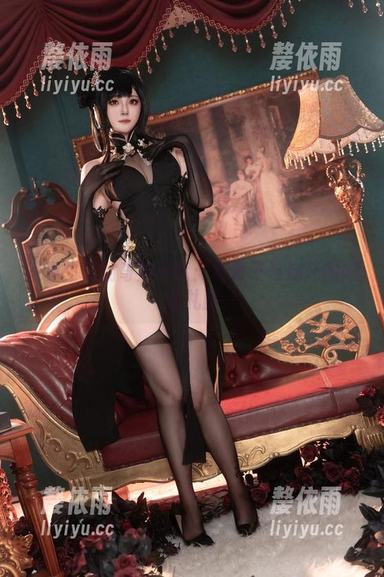 写真生活的奇妙对话：夏夏子与崩坏的姬子礼服