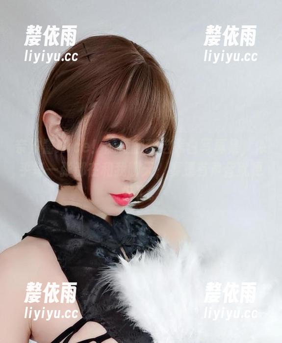 奈汐酱Nice！随便翻翻这黑白写真集，似乎每一张都在和我聊天，要是有声音就更好了。