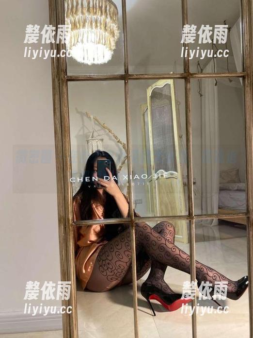 宸大小姐 微密圈 - 在办公室碰见宸大小姐,在线追逐那瞬间的美丽图片。