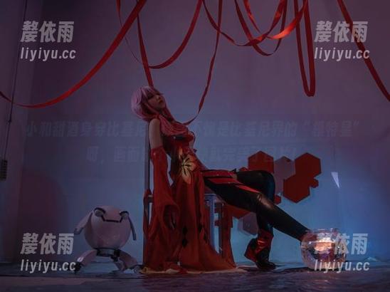 小和甜酒身穿比基尼，原图不愧是比基尼界的“模特星”呀，画面缺个小天使就完美了图片！