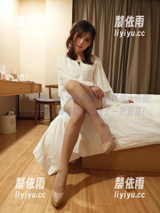 一打开图库，小女巫露娜学姐就那么自然地映入眼帘，高清得让我摸了一把屏幕！