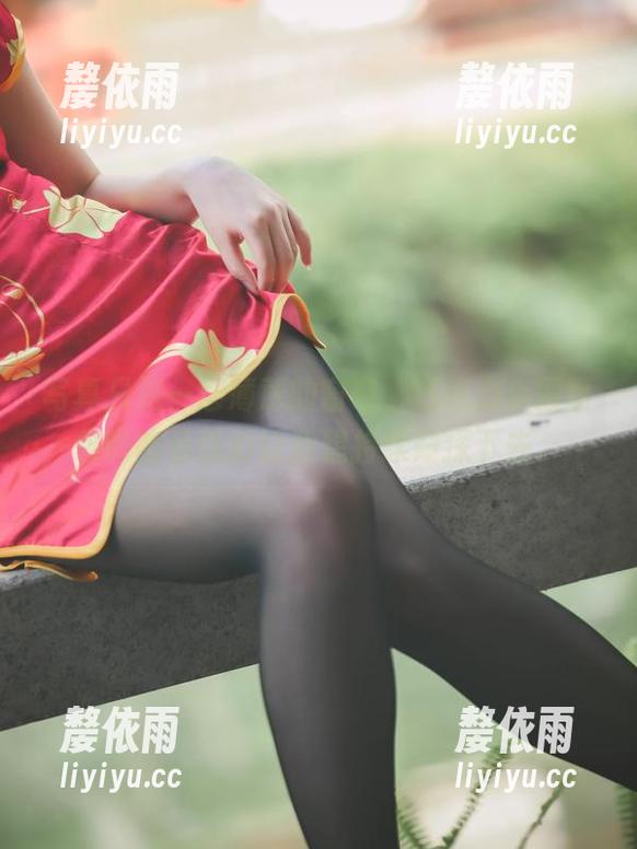 写真只是一层薄薄的窗帘，巧克力小圆面包的暗香疏影让我想持续窥探下去。